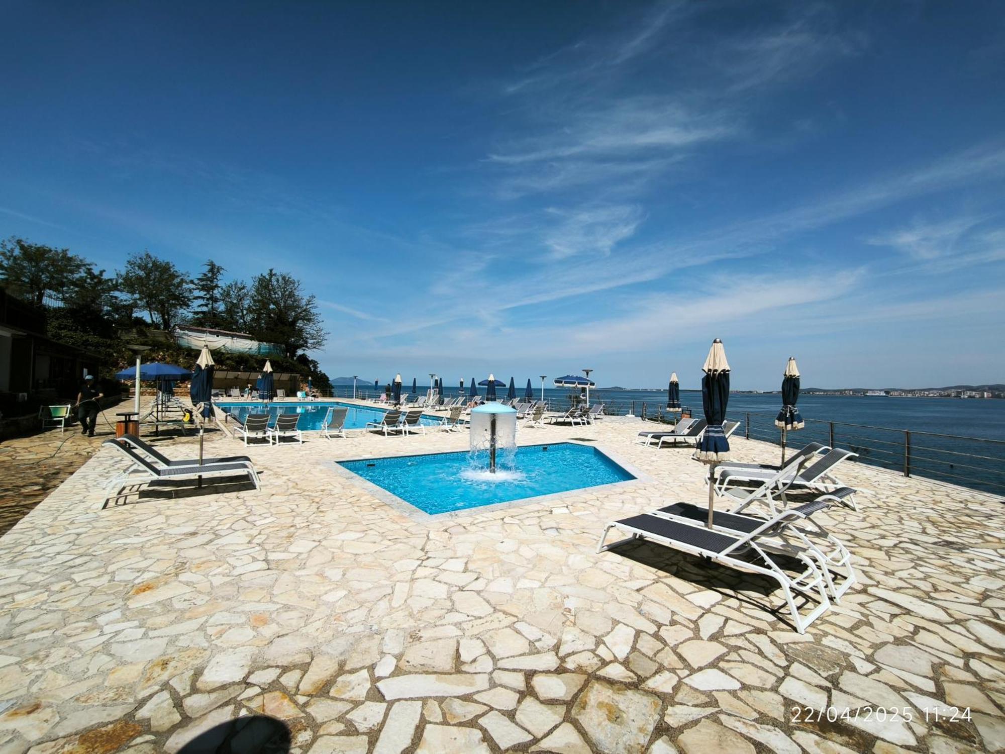 Matthews Beach House Vlore Exterior photo